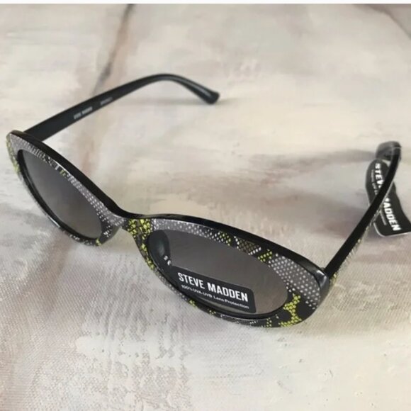 Steve Madden Neon Yellow / Black Snake Animal Print Cat Eye Sunglasses - Picture 2 of 6